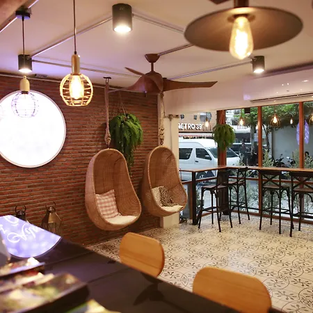 Adagio-Bangkok-Hotel-Swimming-Pool