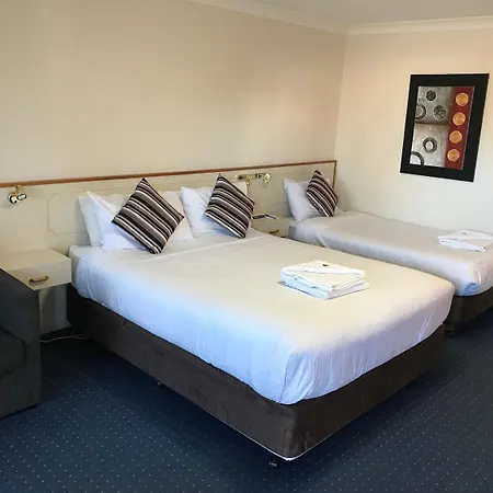 Orange-Motor-Lodge-Room