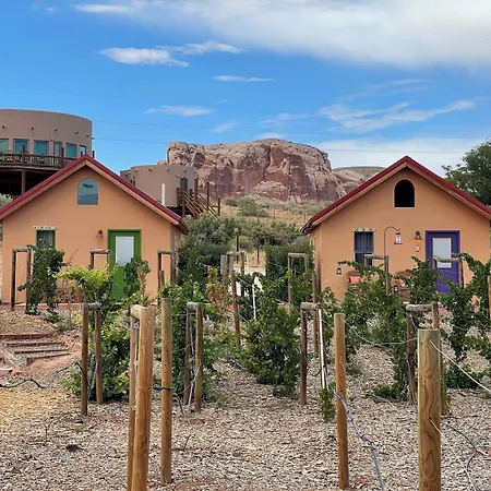 Willow-Street-Cottages-Bluff-Exterior