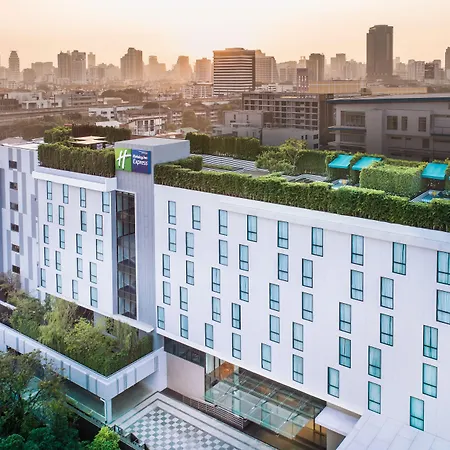 Holiday-Inn-Express-Bangkok-Soi-Soonvijai-By-Ihg-Skyline