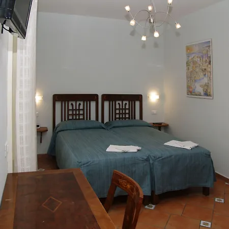 Dolcevitasorrento-Guest-House-Room