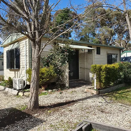 GDay-Parks-Ararat-Hotel-Exterior