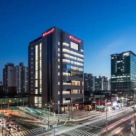 Ramada-By-Wyndham-Seoul-Sindorim-Hotel-Exterior