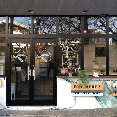 Tokyo-Guest-House-Ouji-Music-Lounge-Exterior