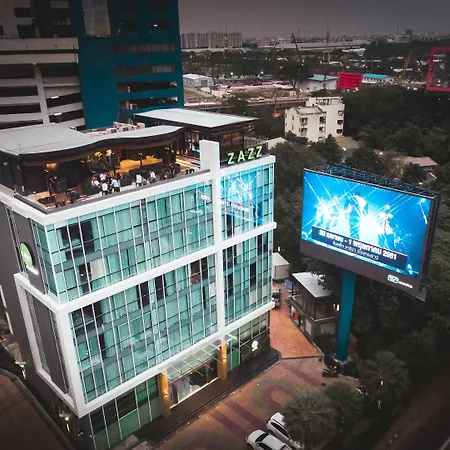 Zazz-Urban-Bangkok-Hotel-Exterior