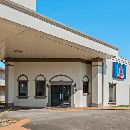 Studio-6-Hammond-La-I12-I55-Exterior