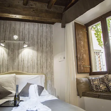 Do-Do-Navona-Suites-Rome-Room