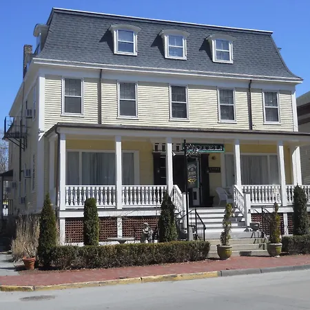 Bellevue-Manor-Bed-Breakfast-Newport-Exterior
