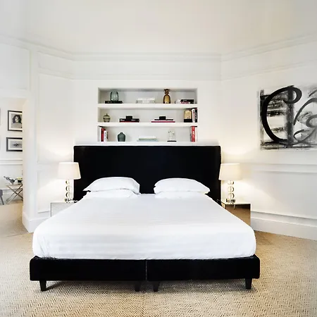 The-Shire-Hotel-Rome-Exterior