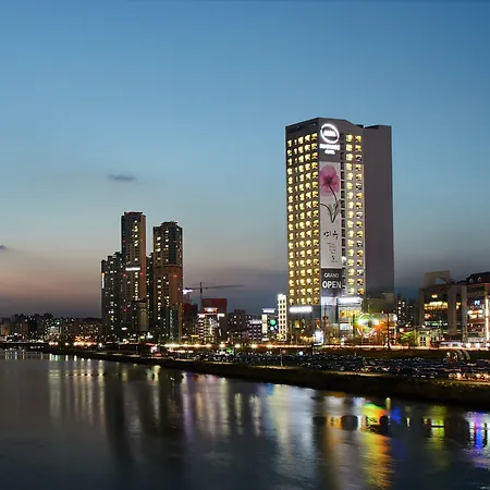 Hotel-Riverside-Ulsan-Skyline