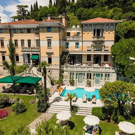 Hotel-Laurin-Salo-Exterior