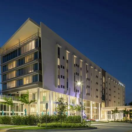 Doubletree-By-Hilton-Miami-Doral-Hotel-Sweetwater-Exterior