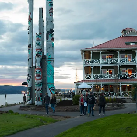 Mcmenamins-Kalama-Harbor-Lodge-Exterior