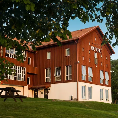 Nordens-Ark-Bed-And-Breakfast-Stranderang-Exterior