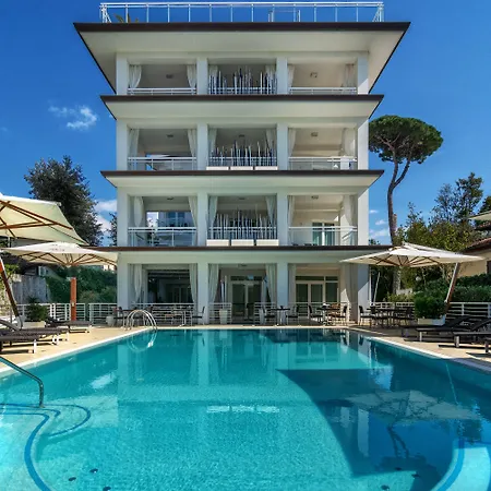 Hotel-Central-Park-Marina-di-Pietrasanta-Exterior