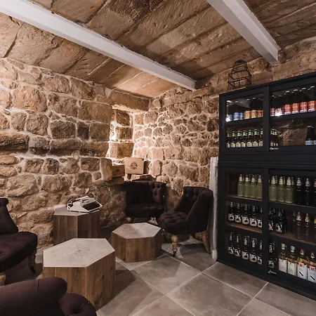 Talbot-Bons-Bed-Breakfast-Gudja-Interior