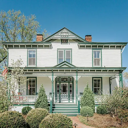 Afton-Mountain-Inn-Exterior