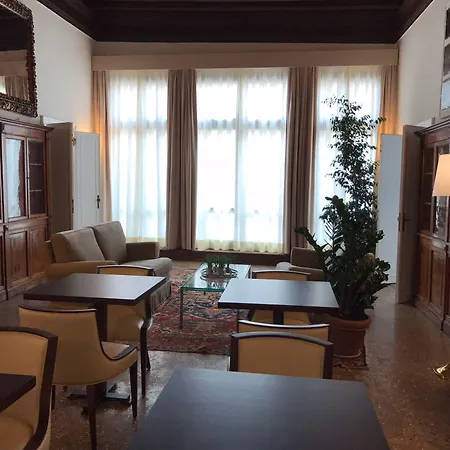 Suites-Alla-Maddalena-Venice-Room
