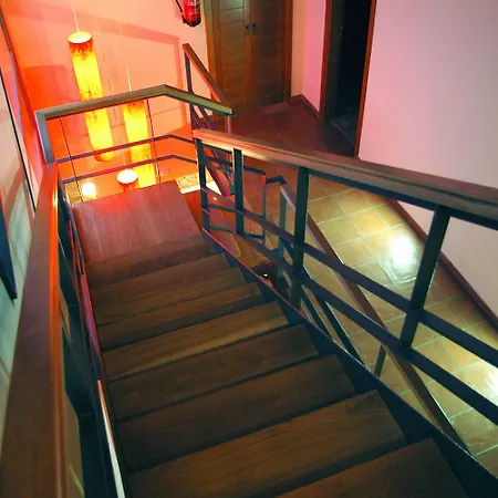 La-Casa-Del-Cubon-Hotel-Aguilafuente-Hostel-Beds