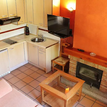 Hotel-Sara-De-Ur-La-Cabrera-Kitchen