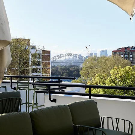 Uko-Potts-Points-Aparthotel-Sydney-Skyline