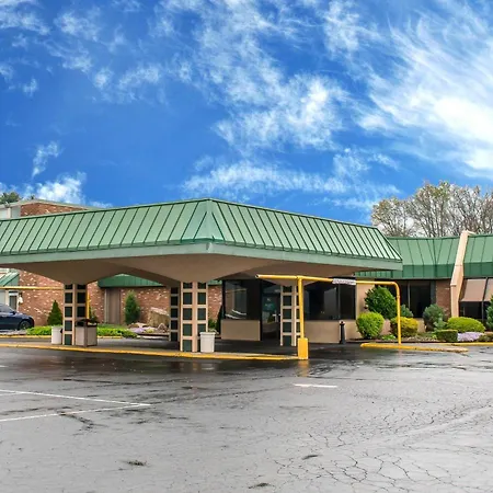 Quality-Inn-Hermitage-South-Exterior