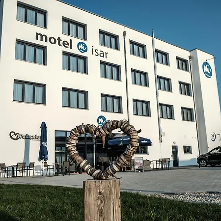 Motel-Isar-24H-7-Checkin-Pilsting-Exterior