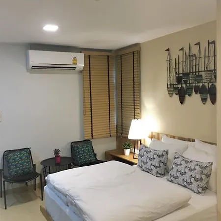 Bangkok-Saran-Poshtel-Hotel-Room