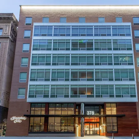 Hampton-Inn-Oakland-Downtown-City-Center-Exterior