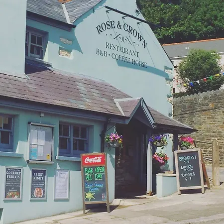 Rose-And-Crown-Hotel-Hope-And-Anchor-Bar-Goodwick-Exterior