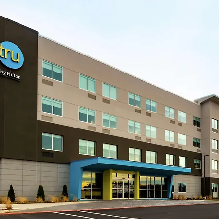 Tru-By-Hilton-Staunton-Hotel-Exterior