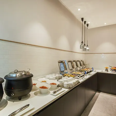 Holiday-Inn-Express-Shanghai-Xuhui-Binjiang-An-Ihg-Hotel-Business