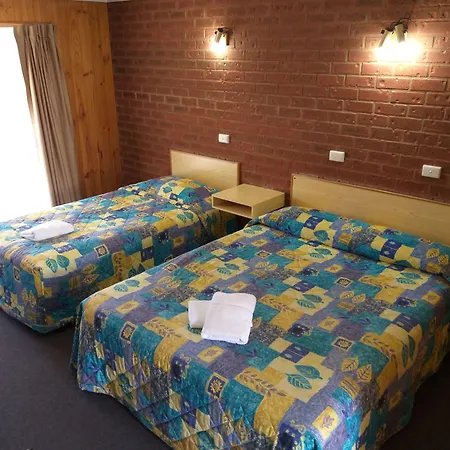 Country-Mile-Motor-Inn-Forbes-Beds