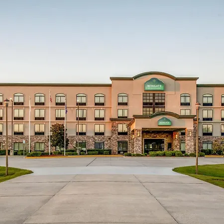 Wingate-Slidell-New-Orleans-Hotel-Exterior