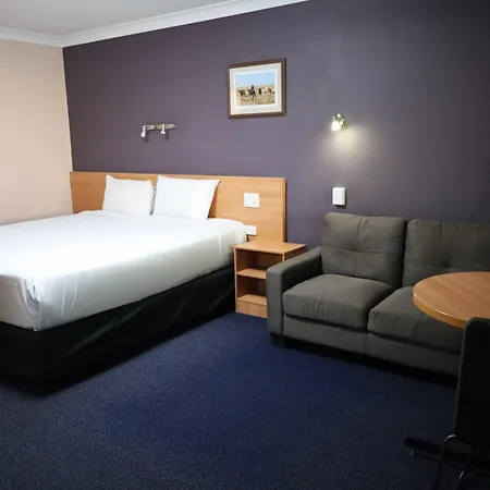 Sunpalms-Motel-Rockhampton-Exterior