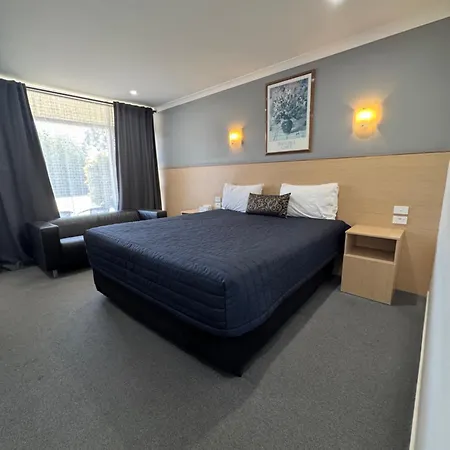 The-Sands-Motel-Adelaide-Exterior