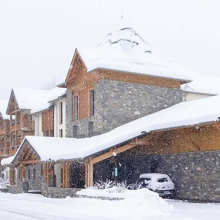 Mercure-Peyragudes-Loudenvielle-Pyrenees-Exterior