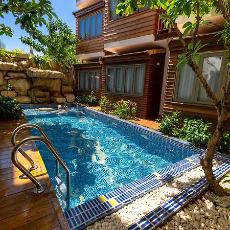 Pastell-Oldtown-Chiang-Mai-Hotel-Exterior