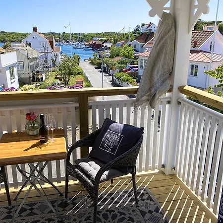 Skaftoe-Hotell-Villa-Loenndal-Grundsund-Exterior