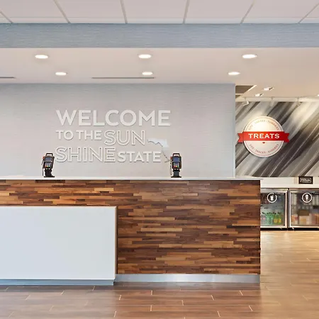 Hampton-Inn-Suites-Alachua-I-75-Fl-Interior