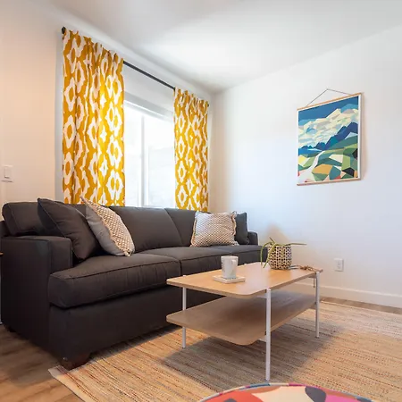 Spoke-And-Vine-Motel-Palisade-Room