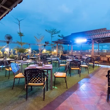 Best-Western-La-Vista-Pathankot-Fast-Food