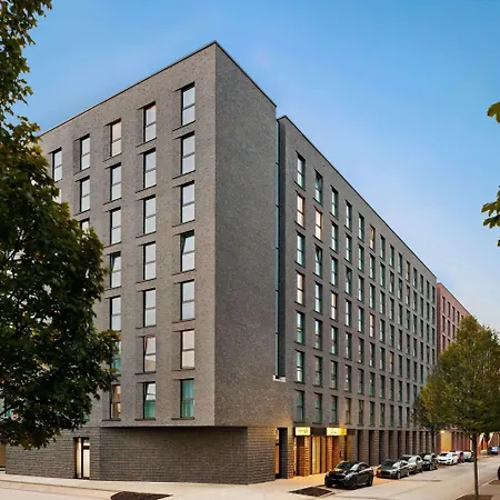 Super-8-By-Wyndham-Hamburg-Mitte-Hotel-Exterior
