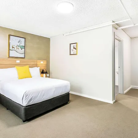Quality-Inn-Sunshine-Haberfield-Sydney-Room