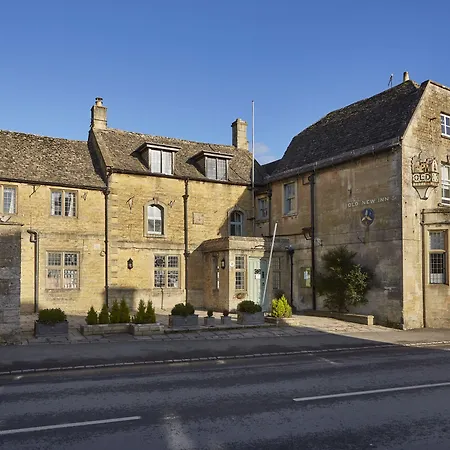 The-Old-New-Inn-Bourton-on-the-Water-Exterior