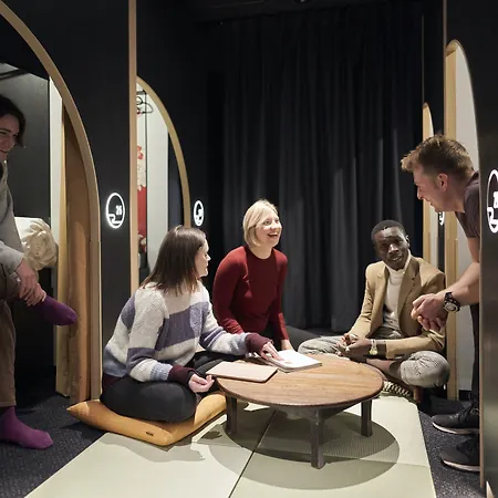 Resol-Poshtel-Tokyo-Asakusa-People