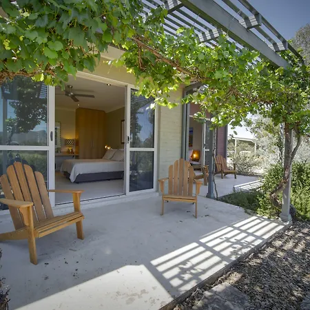 Belle-Bois-Capertee-Valley-Glen-Alice-Exterior