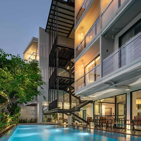 Por-Thapae-Gate-Hotel-Chiang-Mai-Exterior