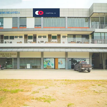 Capital-O-Oyo-785-The-Greenhive-Hotel-Ibaan-Exterior