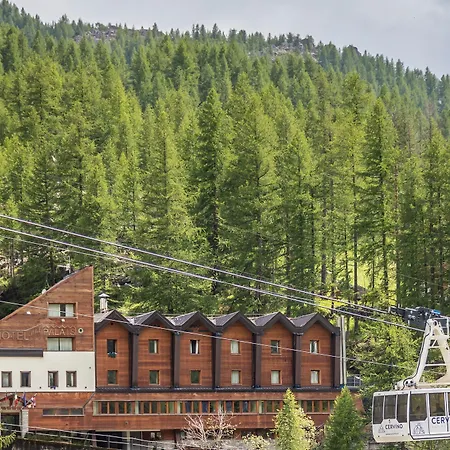 Hotel-Petit-Palais-Breuil-Cervinia-Exterior